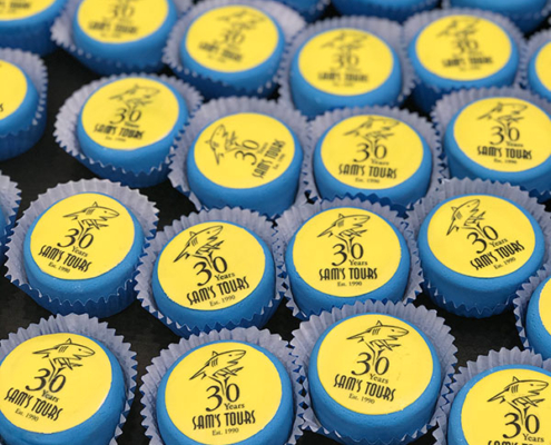 Mini cakes with logo for anniversary